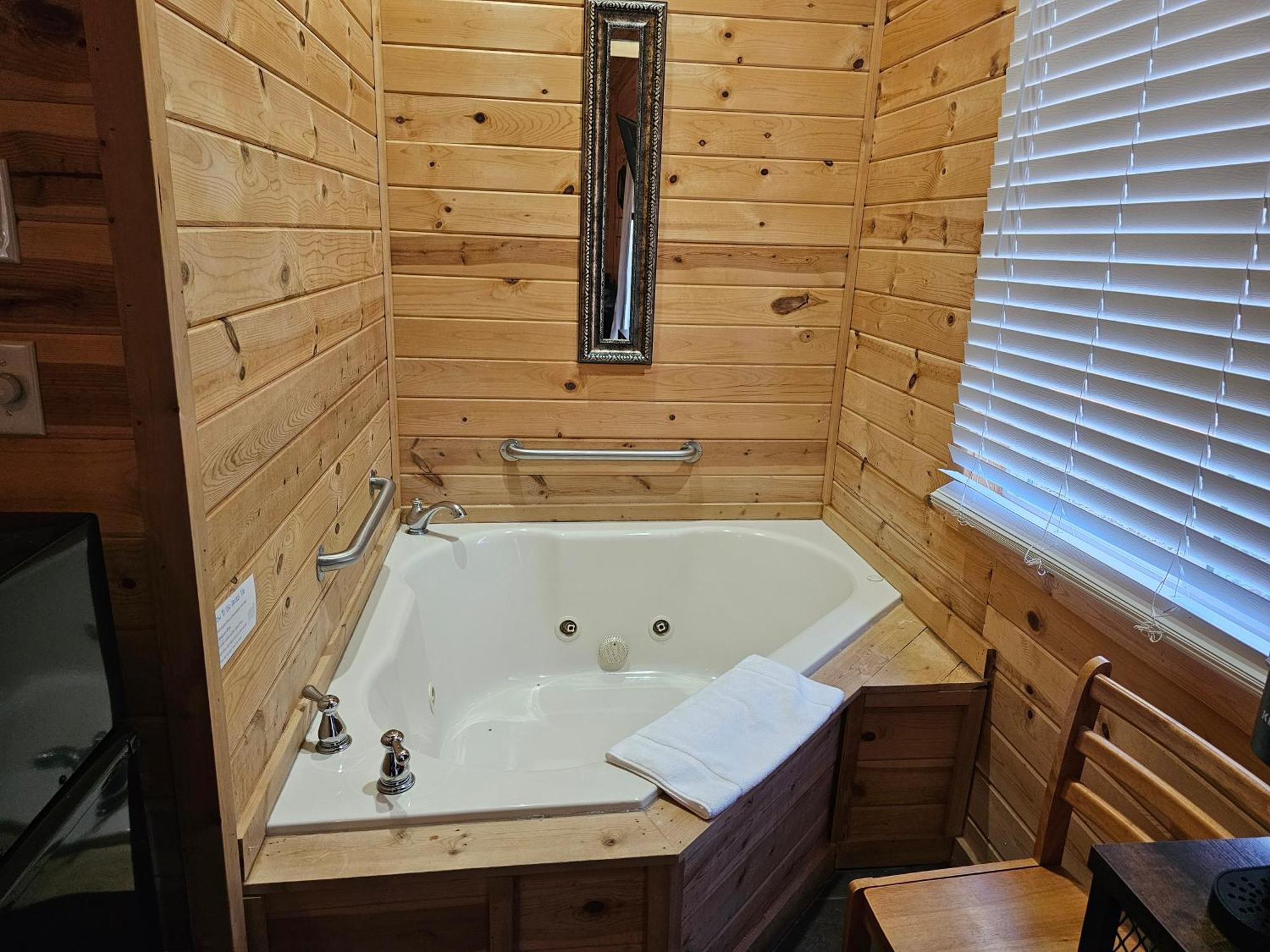 5 Min To Beaver Lake-King Bed-Fire Pit-Jetted Tub #5 Eureka Springs Extérieur photo